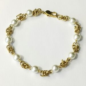 White  Pearl gold fill  bracelet 🆕